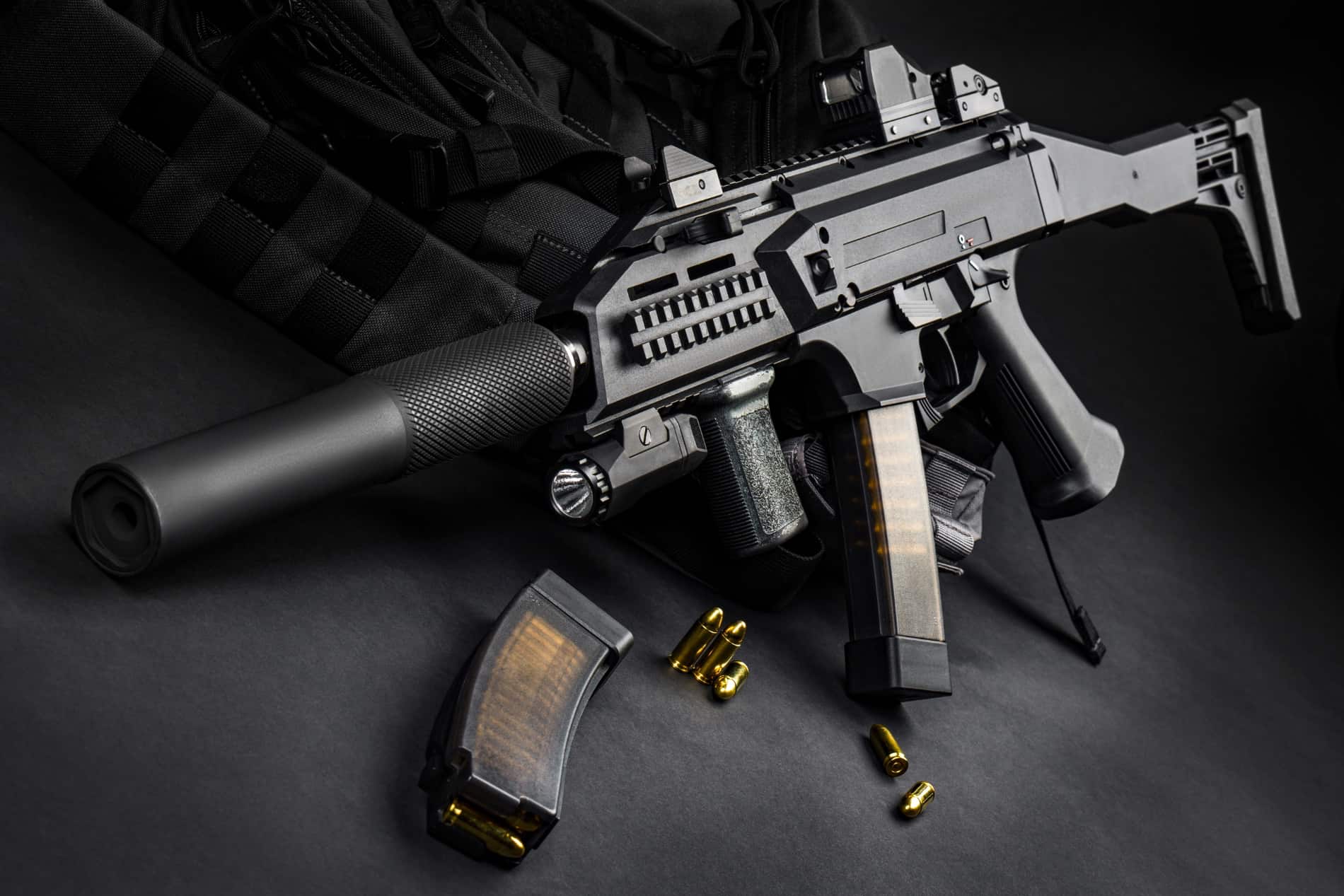 automatic rifle with silencer and sight
